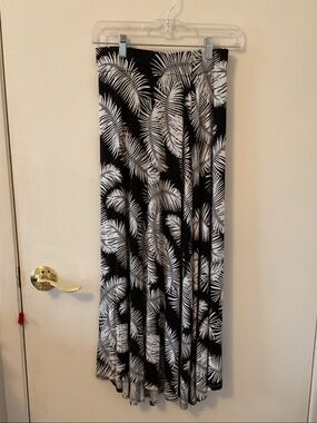 Black and White Palm-Print Maxi Skirt — Classic Summer Style